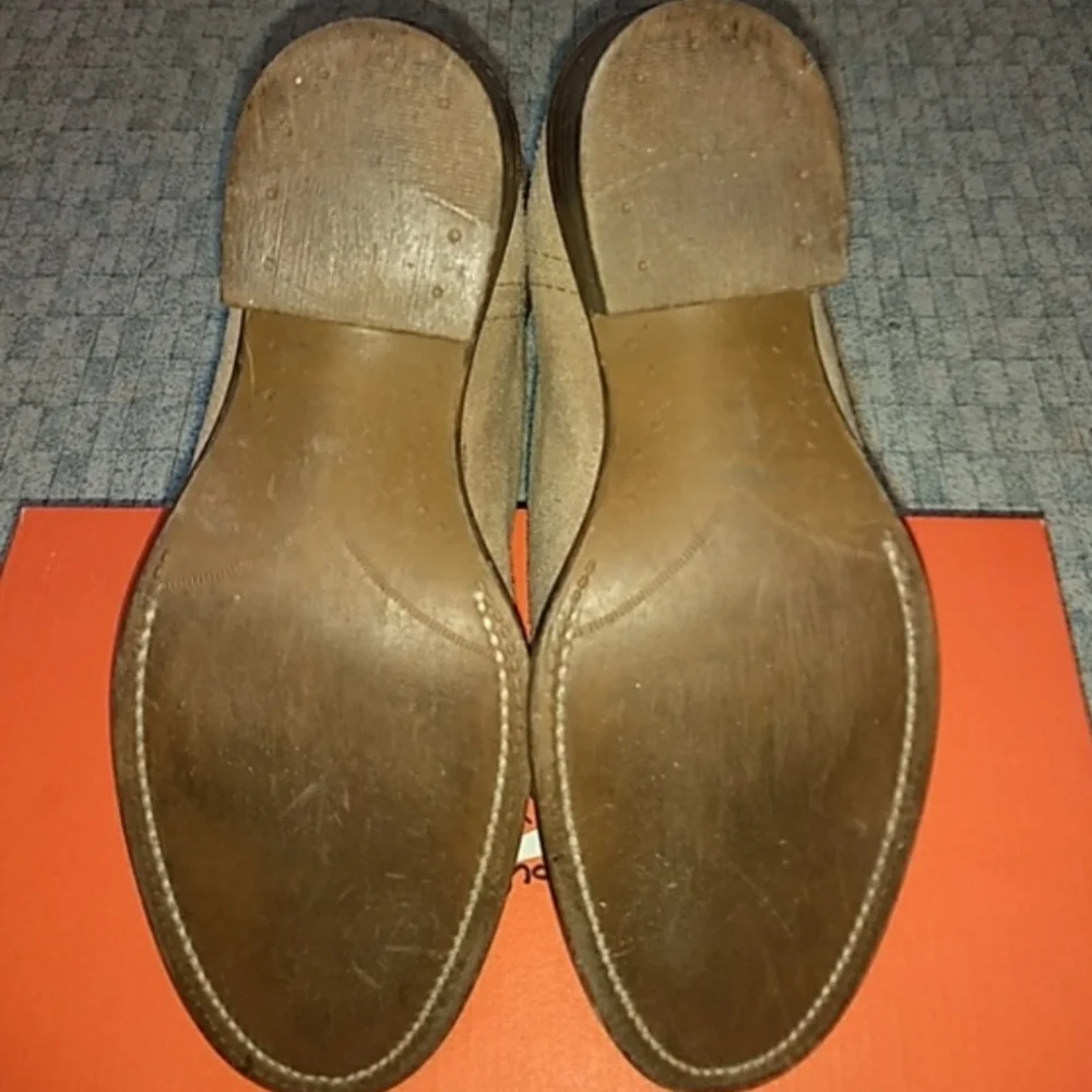 N/A tan suede